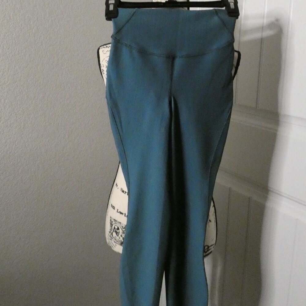 Lululemon Sz 2 Base Pace Ribbed